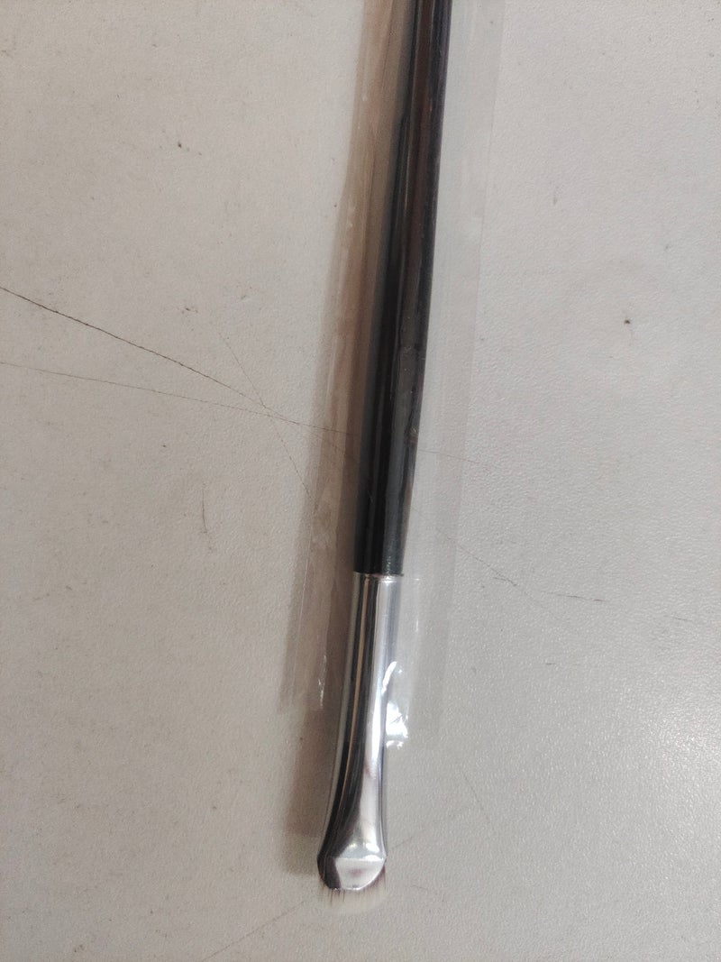 Crescent-shaped eyeliner brush, under-eye highlighter brush, lower eyelid detail eyeshadow brush, ultra-fine blade eyelid makeup brush.